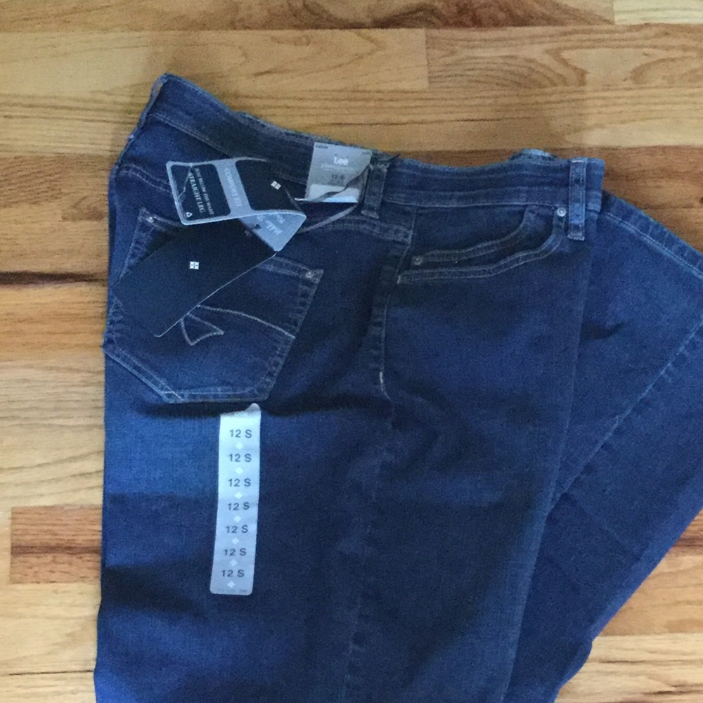 Comfort Fit straight leg jeans